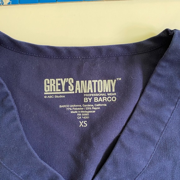 Grey’s Anatomy Blue Navy Scrub Set - Picture 5 of 11